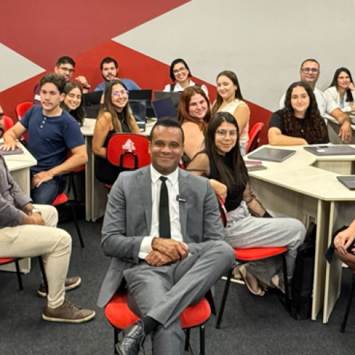 Escola Mineira de Direito realiza primeiro dia de aula com recepção especial e mensagem ao futuro