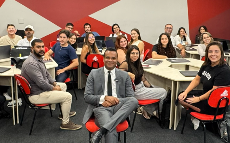 Escola Mineira de Direito realiza primeiro dia de aula com recepção especial e mensagem ao futuro