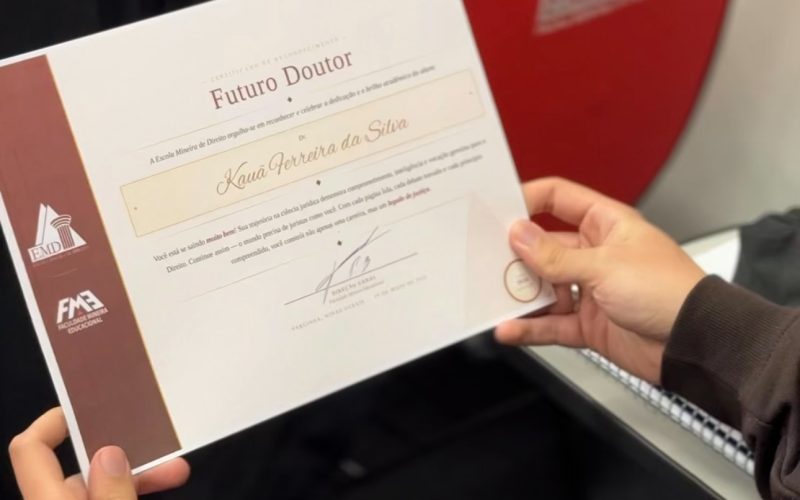 Escola Mineira de Direito homenageia alunos no Dia do Estudante de Direito