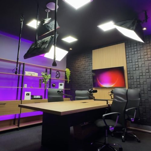 Escola Mineira de Direito inaugura novo estúdio para produção de conteúdo e lançamento de podcast